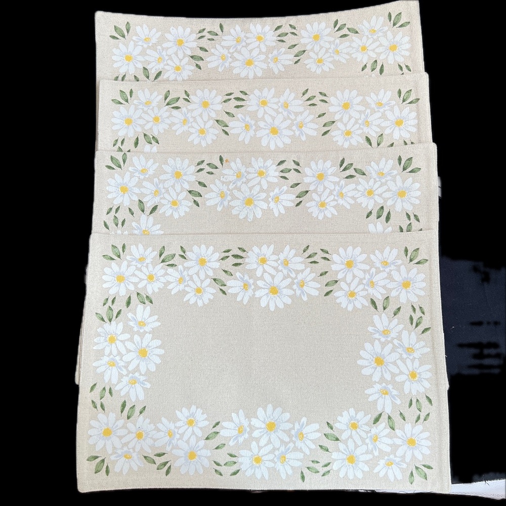 Cupcakes and Cashmere Placemats Cottagecore Countrycore Daisies Set of 4 Cream